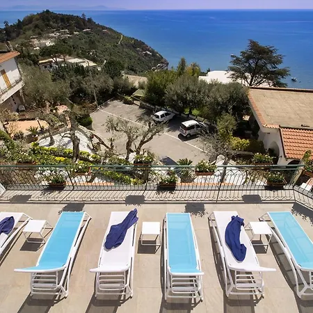 - Marina Villa *